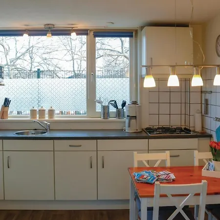 2 Bedroom Stunning In Egmond aan Zee