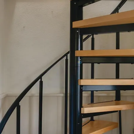 2 Bedroom Stunning In *